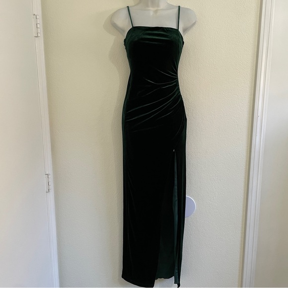 B DARLIN size 1/2 Green/Emerald Velvet High Slit Formal Gown Square Neckline - Picture 3 of 7